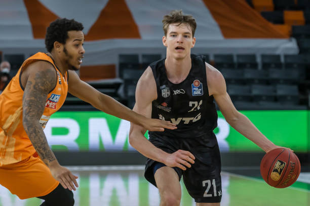 也不甘示弱 也不甘示弱